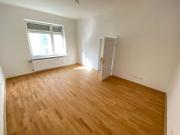 TOP SANIERTE ALTBAUWOHNUNG MIT BALKONE...