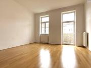 Top sanierte, ruhige Altbauwohnung mit 4,5m² Balkon