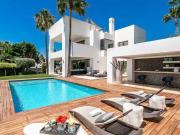 Top Villa moderna de lujo en Altos de Puente Romano