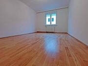 TOP ZUSTAND! WG taugliche 2,5 Zimmer inklusive Parkplatz!