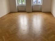 Toplage: Gepflegter Altbau mit Hofbalkon zum lauschigem...