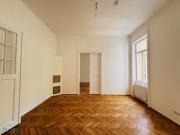 FRISCH SANIERTE ALTBAUWOHNUNG MIT KLEINEM BALKON