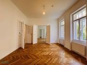 FRISCH SANIERTE ALTBAUWOHNUNG MIT KLEINEM BALKON