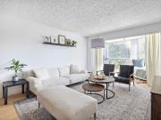 Toronto Furnished Condo Rental Trendy + Spacious 1 Bed +...
