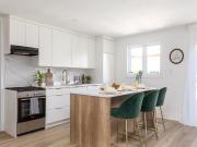 Toronto Furnished House Rental Luxurious Upper Level 2...