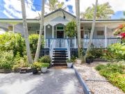 Torquay Coastal Haven: 3 Bed, Pool, Modern Amenities,...