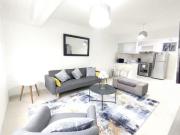 Super amplio con balcon y dos estacionamientos! J.A