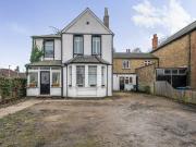 Town Centre 5 Bed House Available NOW