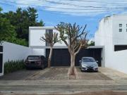 town house en renta colonia maya