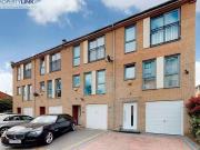 Town house to rent in Cameron Crescent, Burnt Oak,...