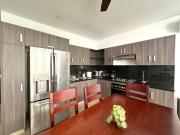 Townhouse amueblado, con paneles solares, en privada...