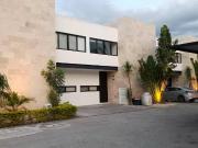 Townhouse Amueblado en Altabrisa, en privada con...