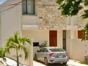 Townhouse amueblado en renta cerca de la Macro Plaza