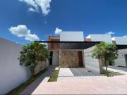 Townhouse con piscina, dentro de privada