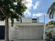 Townhouse de 2 Habitaciones en San Antonio Cinta en Merida