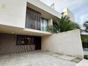 Townhouse de 3 niveles con paneles solares y alberca,...