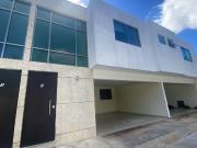 Townhouse de 3 recámaras, amueblado, dentro de privada