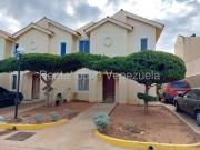 Townhouse en Alquiler en Avenida Milagro Norte, Maracaibo
