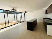 Townhouse en esquina, con piscina, dentro de privada