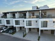 TOWNHOUSE EN RENTA AMBUEBLADO DE 3 PISOS ZONA...