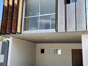 Townhouse en renta amueblado con paneles solares en...