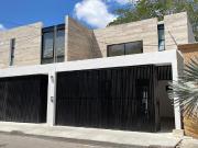 Casa con paneles solares en renta en Benito Juárez...