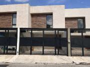 TOWNHOUSE EN RENTA EN MONTES DE AMÉ DE TRES NIVELES CON...