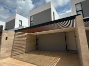 Townhouse en RENTA | TEMOZÓN NORTE | ENTREGA INMEDIATA