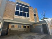 Townhouse en Res. Villas del Lago, urb. Guataparo, Valencia