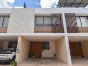 Townhouse en venta en cholul al norte de Mérida