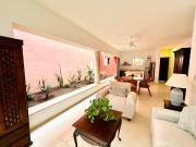 Townhouse estilo colonial, con patio trasero, ideal para...