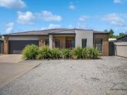 Townhouse in superb Southbank lux living by the river!