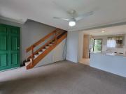 Townhouse in Quiet Beenleigh Complex Close to Shops and...