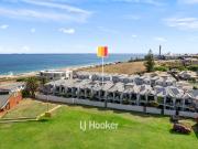 Townhouse Living by the Ocean & CBD!