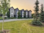 TOWNHOUSE LOCATED IN A PRIME EVANSTON PLAYGROUND / PARK...
