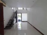 Townhouse Mahogany Place 3 Acacia Estates, Taguig City...
