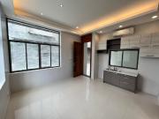 Townhouse near SM North EDSA, Trinoma Quezon City with...