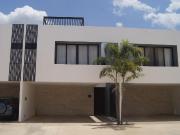 Townhouse Premium en Venta en Conkal | Alberca