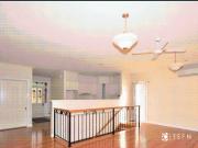 Townhouse short walk to town