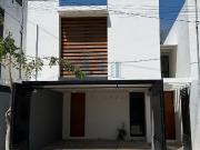 Townhouse sin amueblar en renta con excelente ubicación