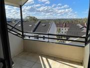 Townhouse Style Top Floor Apartment