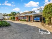 TOWNHOUSE WITH LARGE COURTYARD: WALK TO TOWN