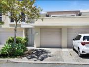 Townhouse with views of Lake Orr