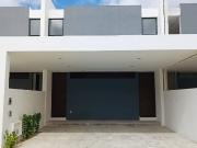 Townhouses en venta en privada en Xcanatun