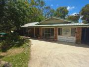 Tranquil Family Haven Close to Town