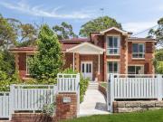 Tranquil Lilli Pilli Family Home