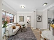 Tranquil Parkside Apartment With Sunny Balcony & North...