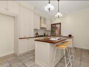 Tranquil Vintage Villa, Bayside Bliss