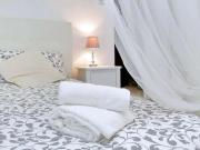 Trastevere station white chic apartment