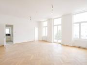 Traumhafte 4 Zimmer Altbauwohnung mit Balkon beim...